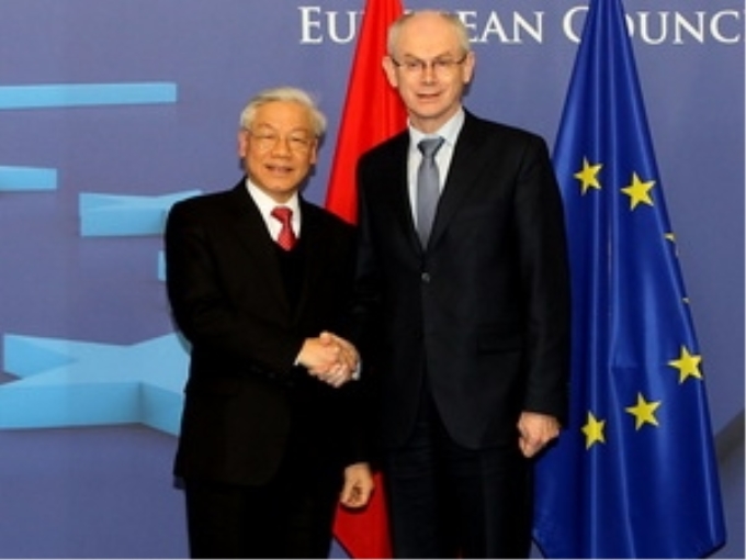 Chủ tịch Hội đồng châu Âu Herman Van Rompuy đón Tổng Bí thư Nguyễn Phú Trọng. (Ảnh: Trí Dũng/TTXVN)